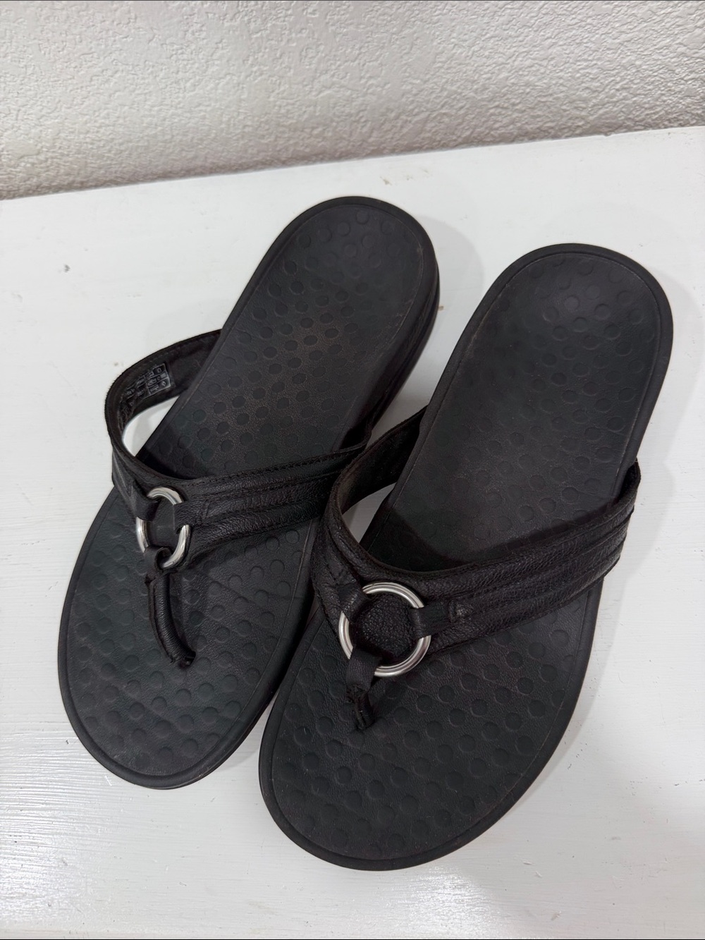 Vionic Black Ring-Accent Thong Sandals 7